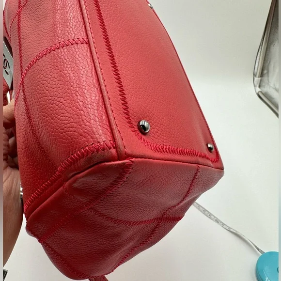 Chanel-Authentic- Caviar Leather Chocolate Bar Cube Shoulder Bag - Coral - Picture 16 of 17